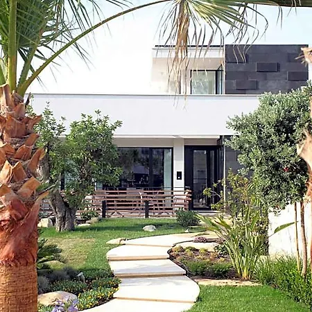 Pina 4* בארי