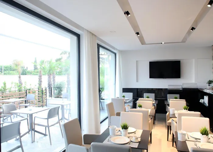 Oda ve Kahvaltı Pina Bari